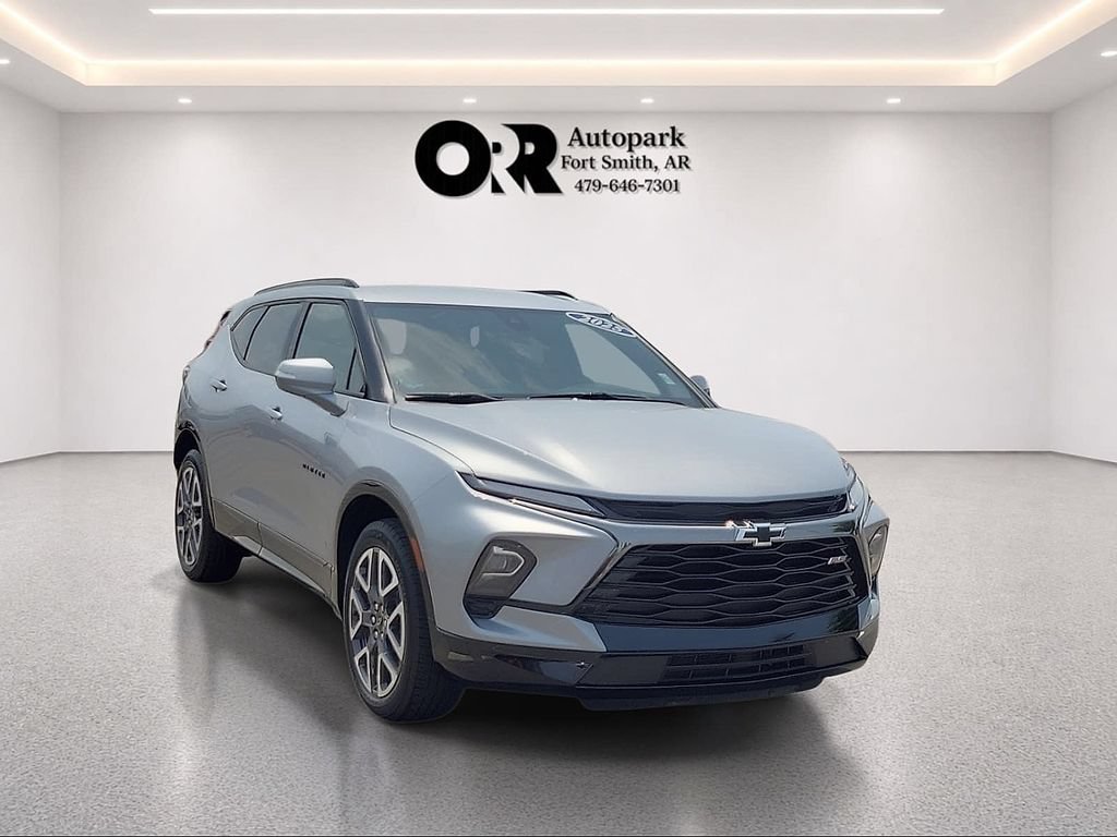 Used 2025 Chevrolet Blazer RS FWD image 1