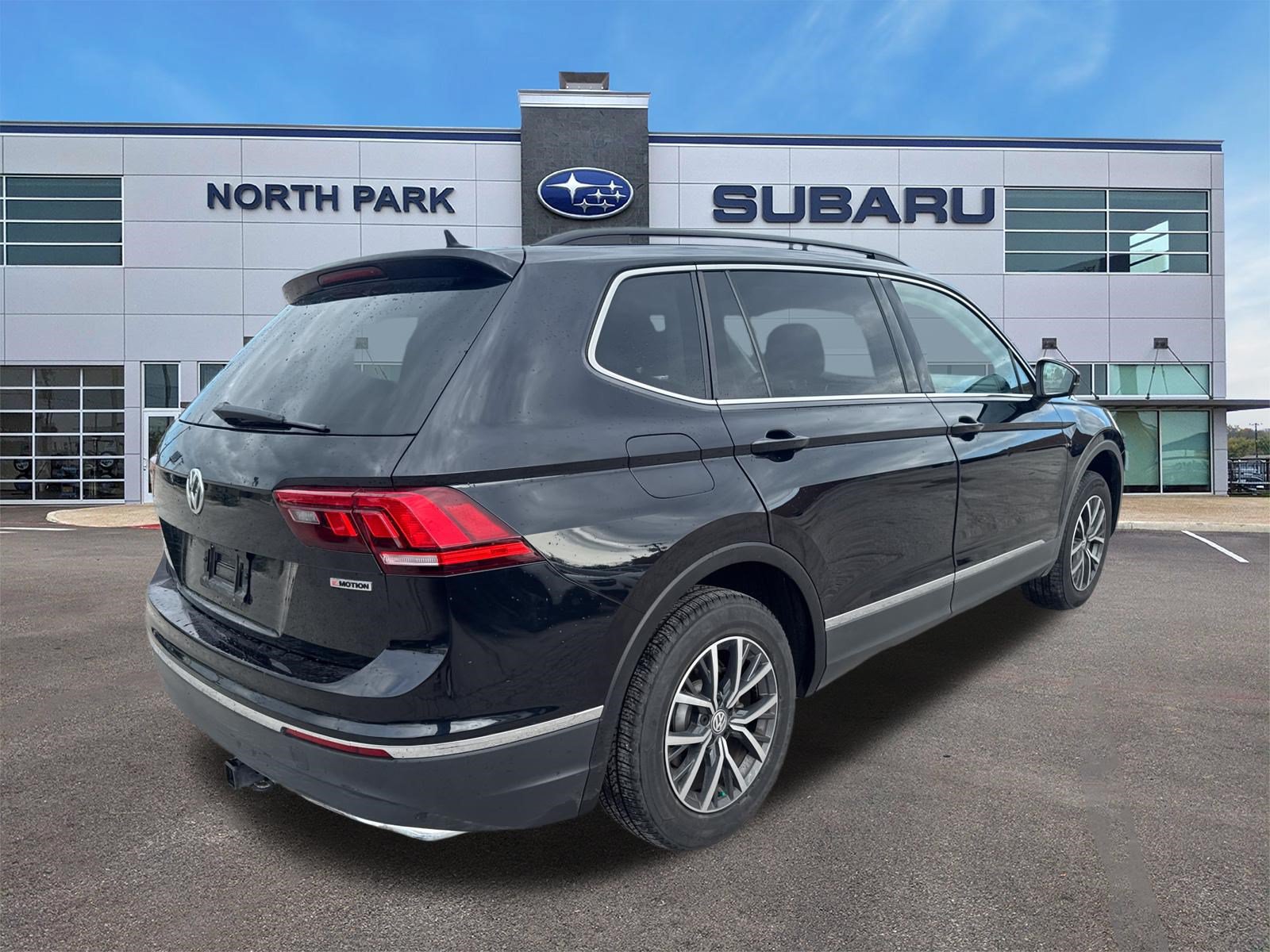 Used 2020 Volkswagen Tiguan SE AWD/4WD image 3