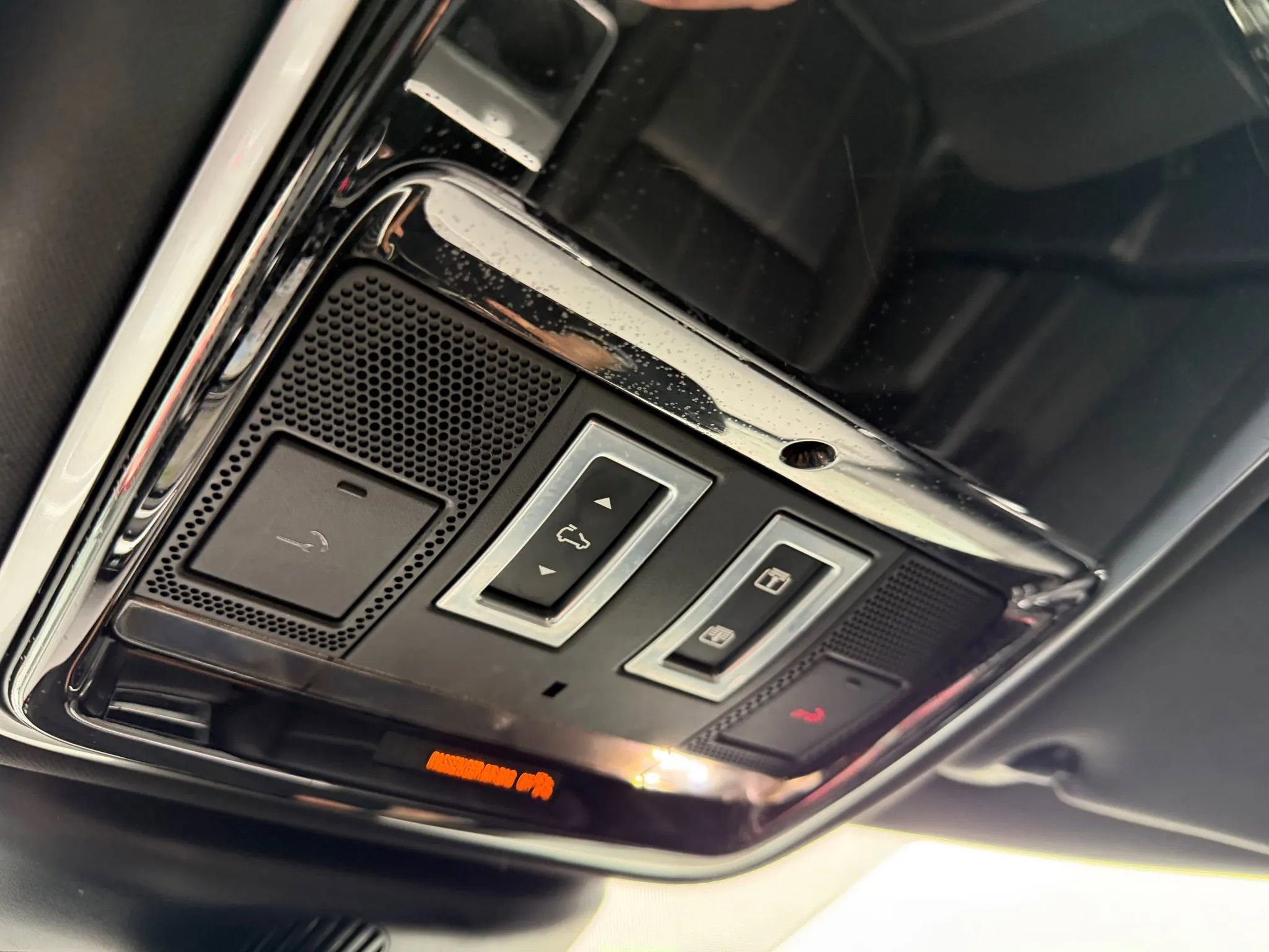 Used 2020 Land Rover Range Rover Velar S image 30