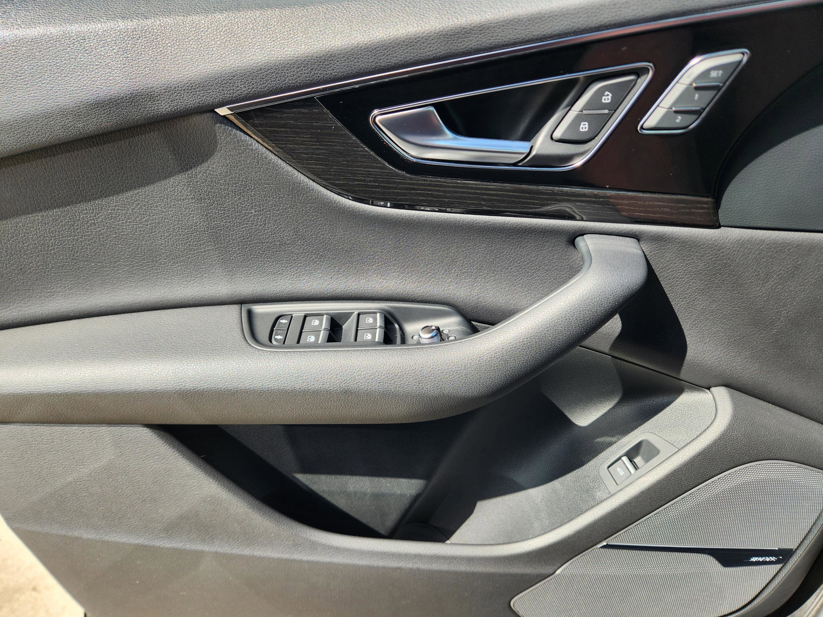 Used 2018 Audi Q7 3.0T Premium Plus AWD/4WD image 31