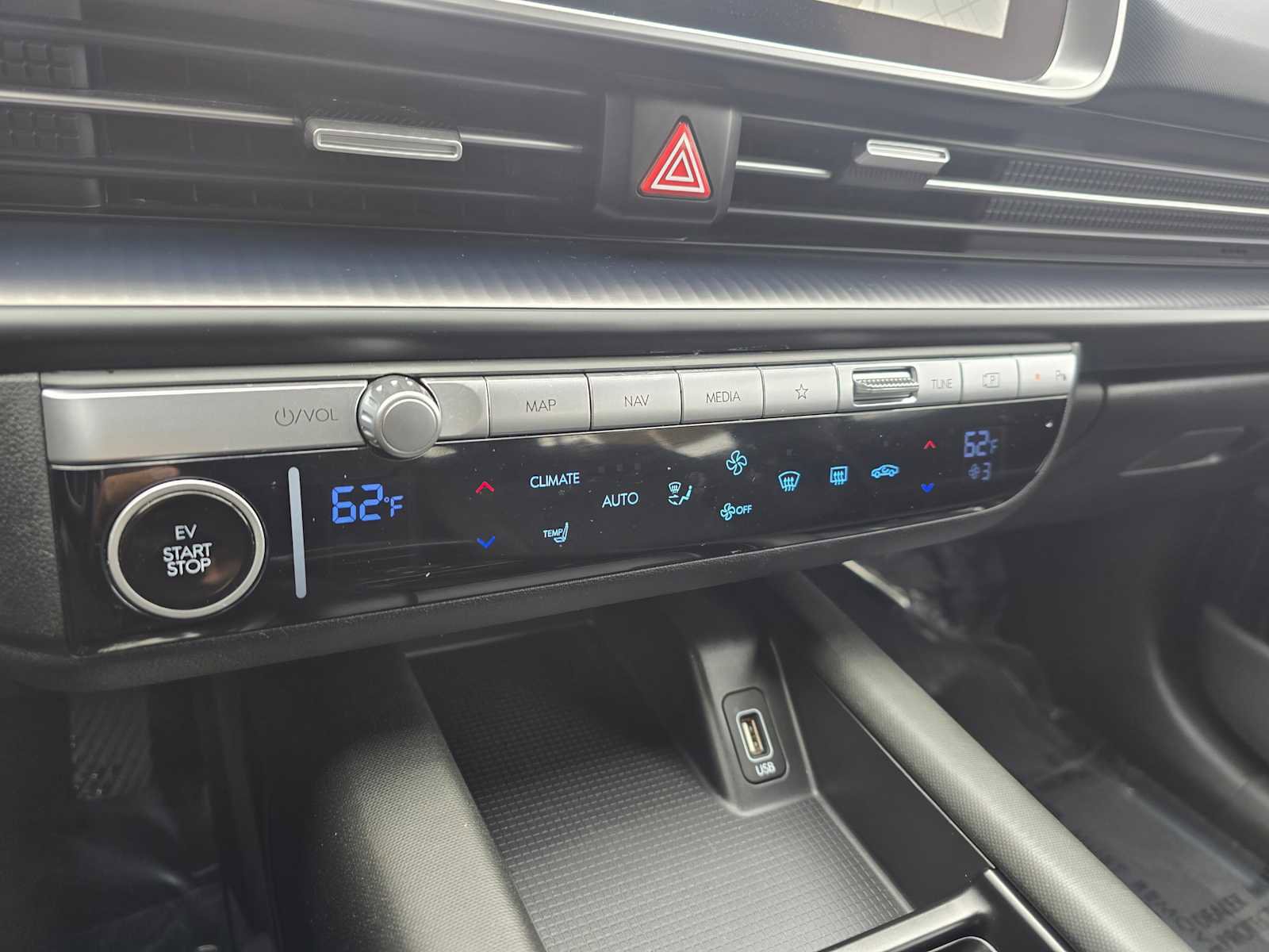 Used 2024 Hyundai Ioniq 6 SE AWD/4WD image 31