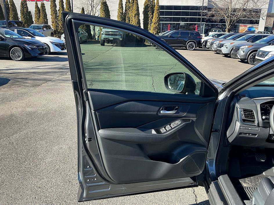 New 2026 Nissan Rogue Dark Armor image 7