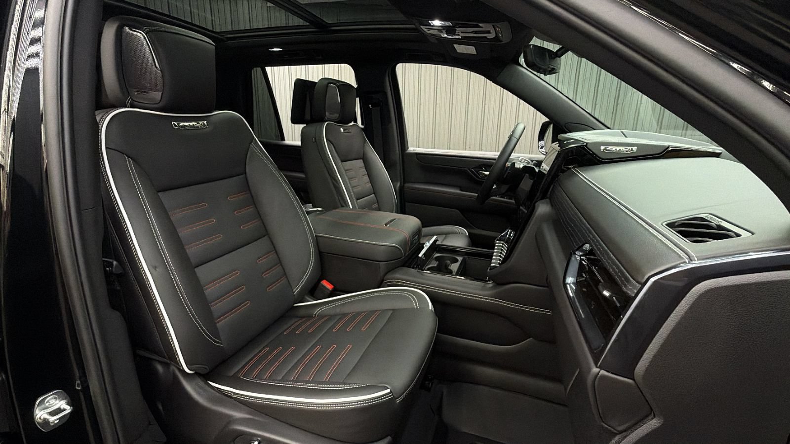 Used 2026 GMC Yukon AT4 Ultimate w/ LPO, Floor Liner Package AWD/4WD image 38