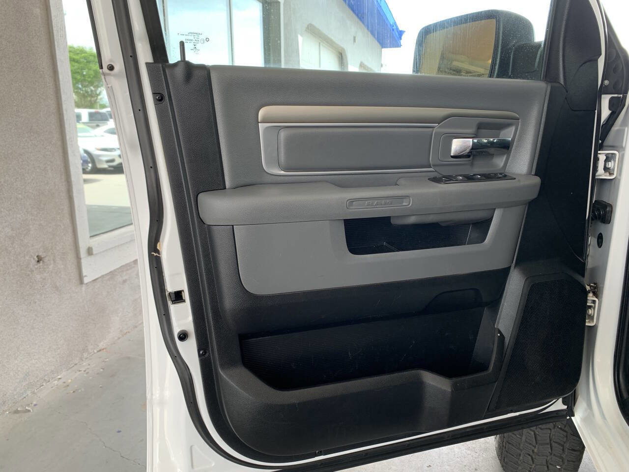 Used 2014 RAM 2500 SLT w/ Luxury Group AWD/4WD image 12