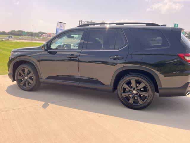 Used 2023 Honda Pilot Elite image 4