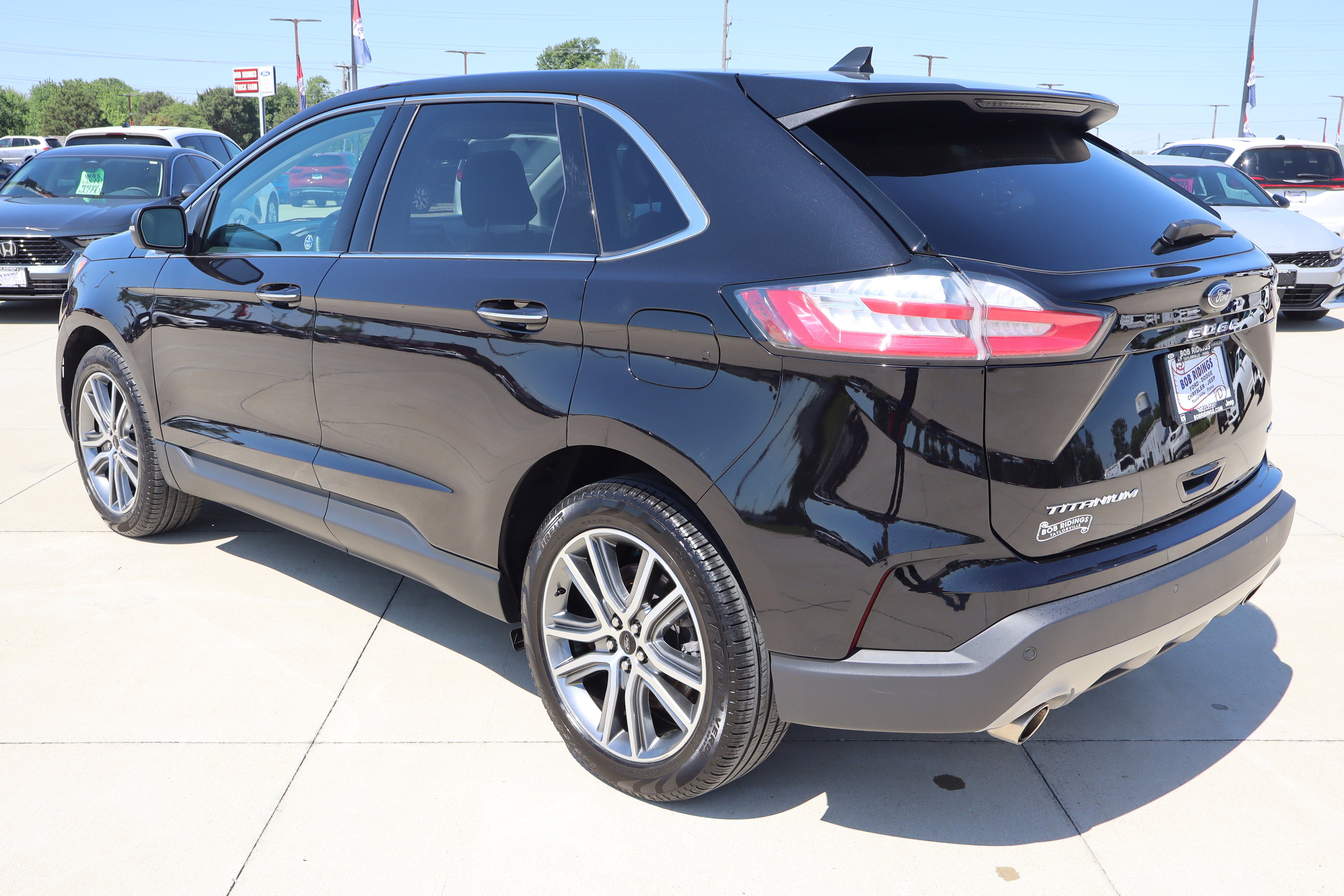 Used 2024 Ford Edge Titanium w/ Equipment Group 301A AWD/4WD image 8