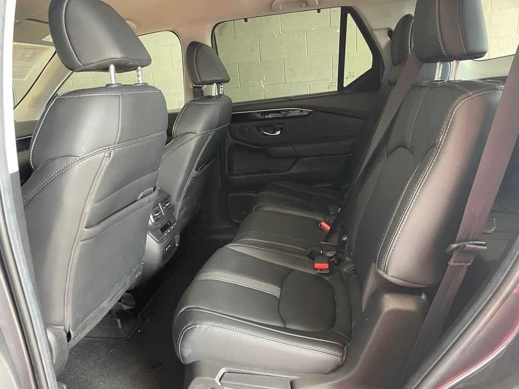 Used 2025 Honda Pilot EX-L image 16
