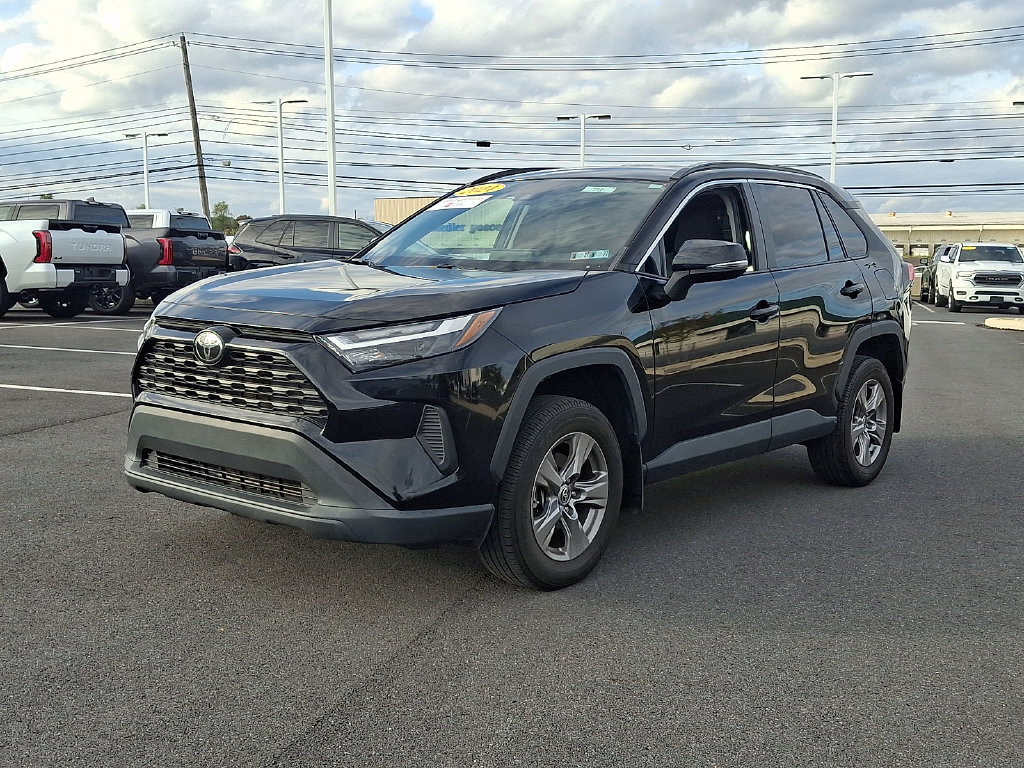 Used 2024 Toyota RAV4 XLE AWD/4WD image 3