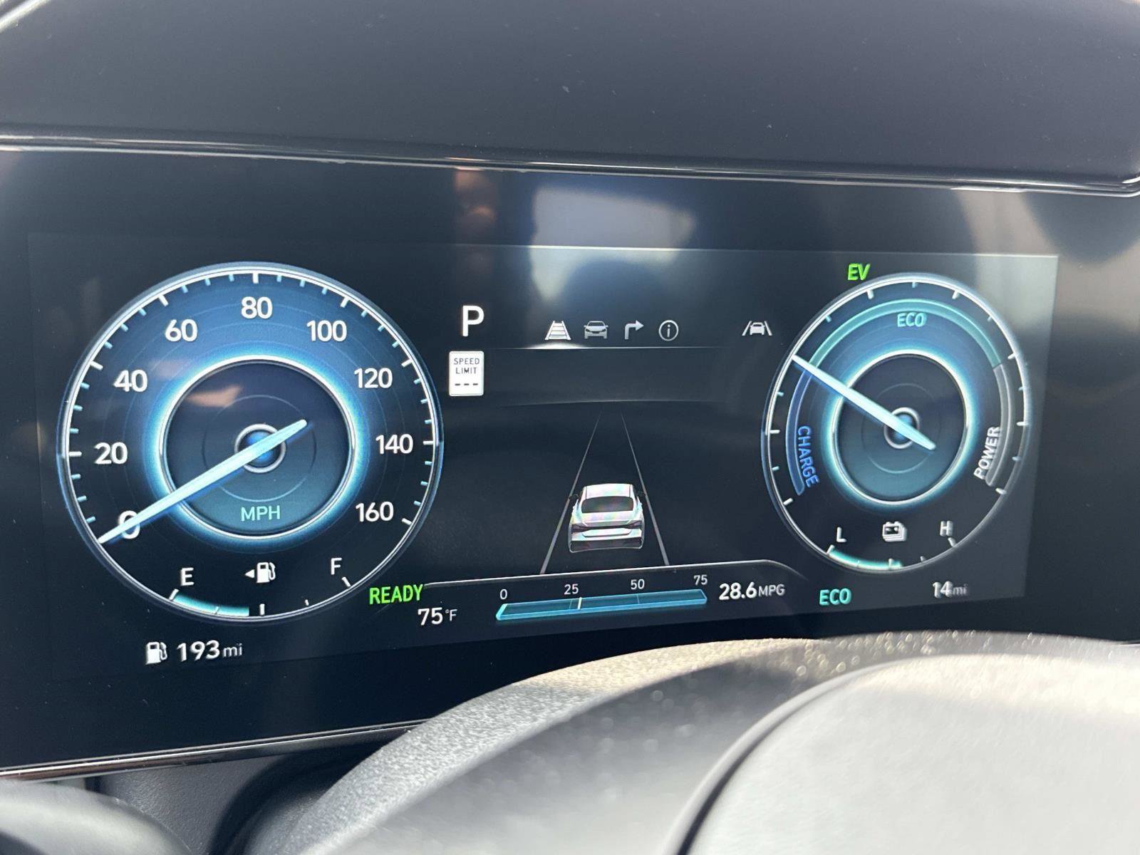 New 2025 Hyundai Elantra Limited image 8