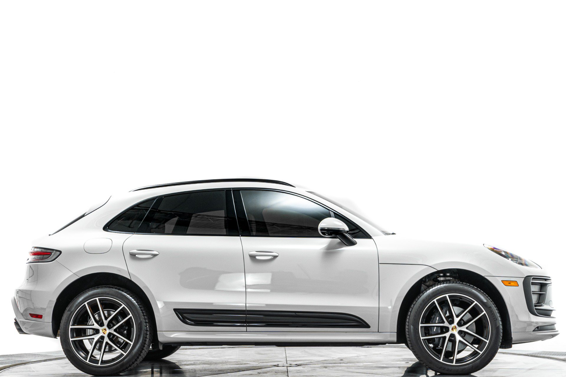Used 2026 Porsche Macan AWD/4WD image 2