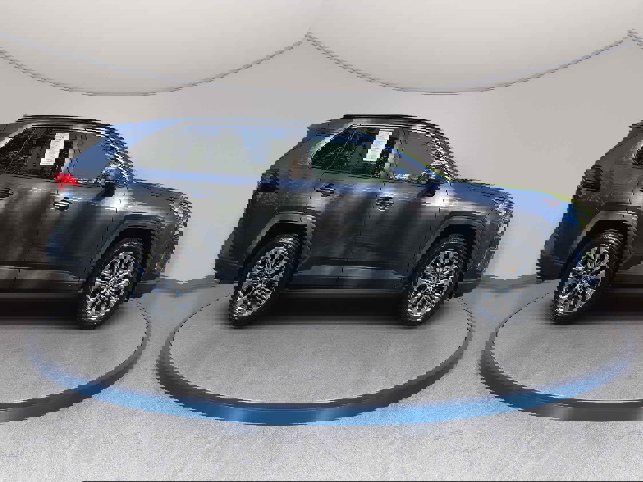 Used 2019 Toyota RAV4 XLE Premium image 4