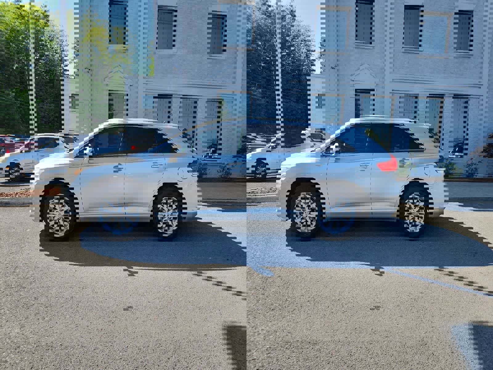 Used 2011 Toyota Venza w/ Convenience Pkg FWD image 2