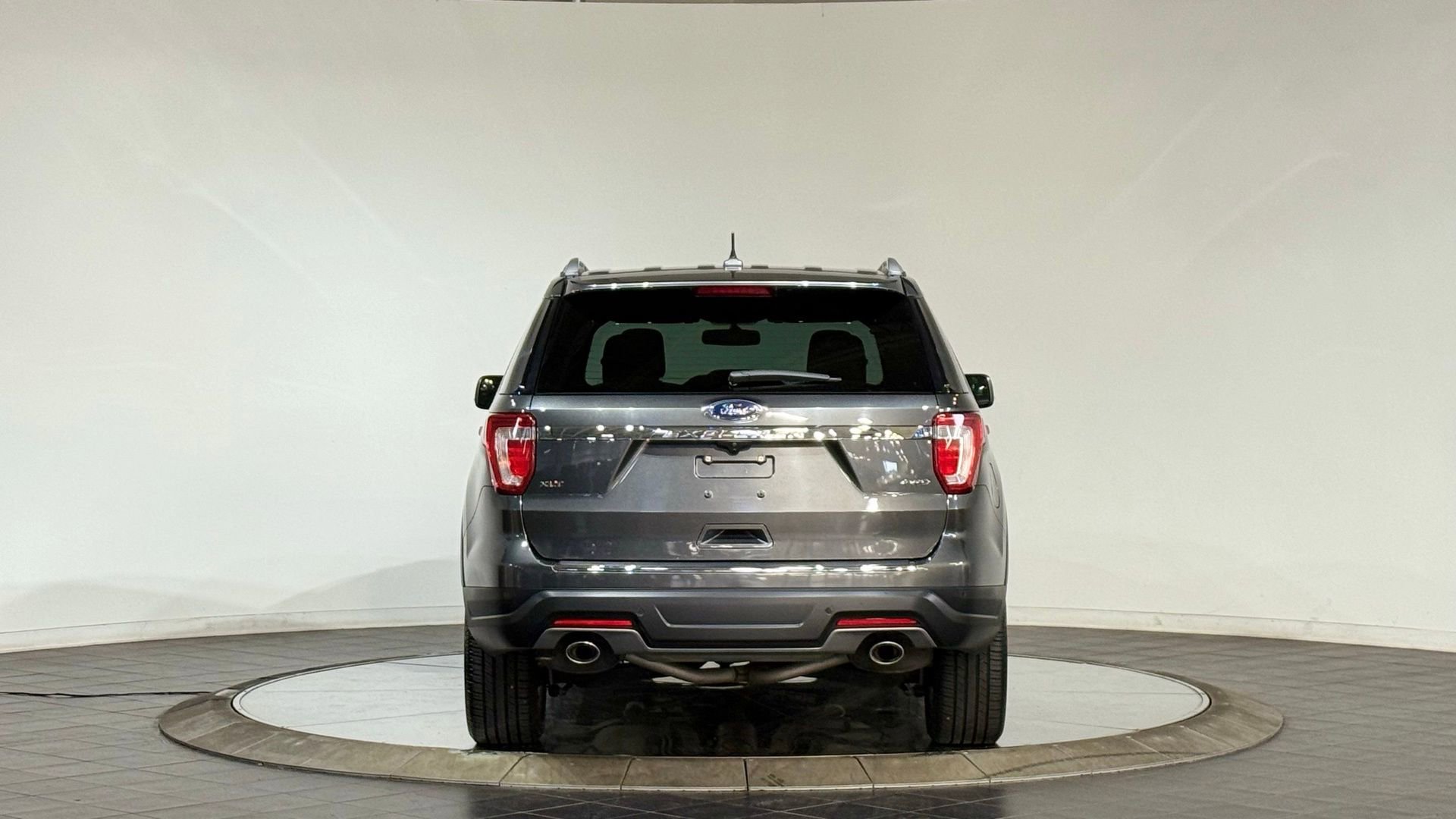 Used 2018 Ford Explorer XLT w/ Equipment Group 201A image 8