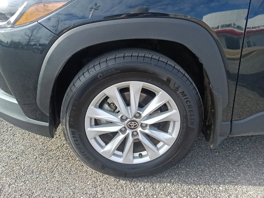 Used 2024 Toyota Corolla Cross LE w/ Moonroof Package image 10