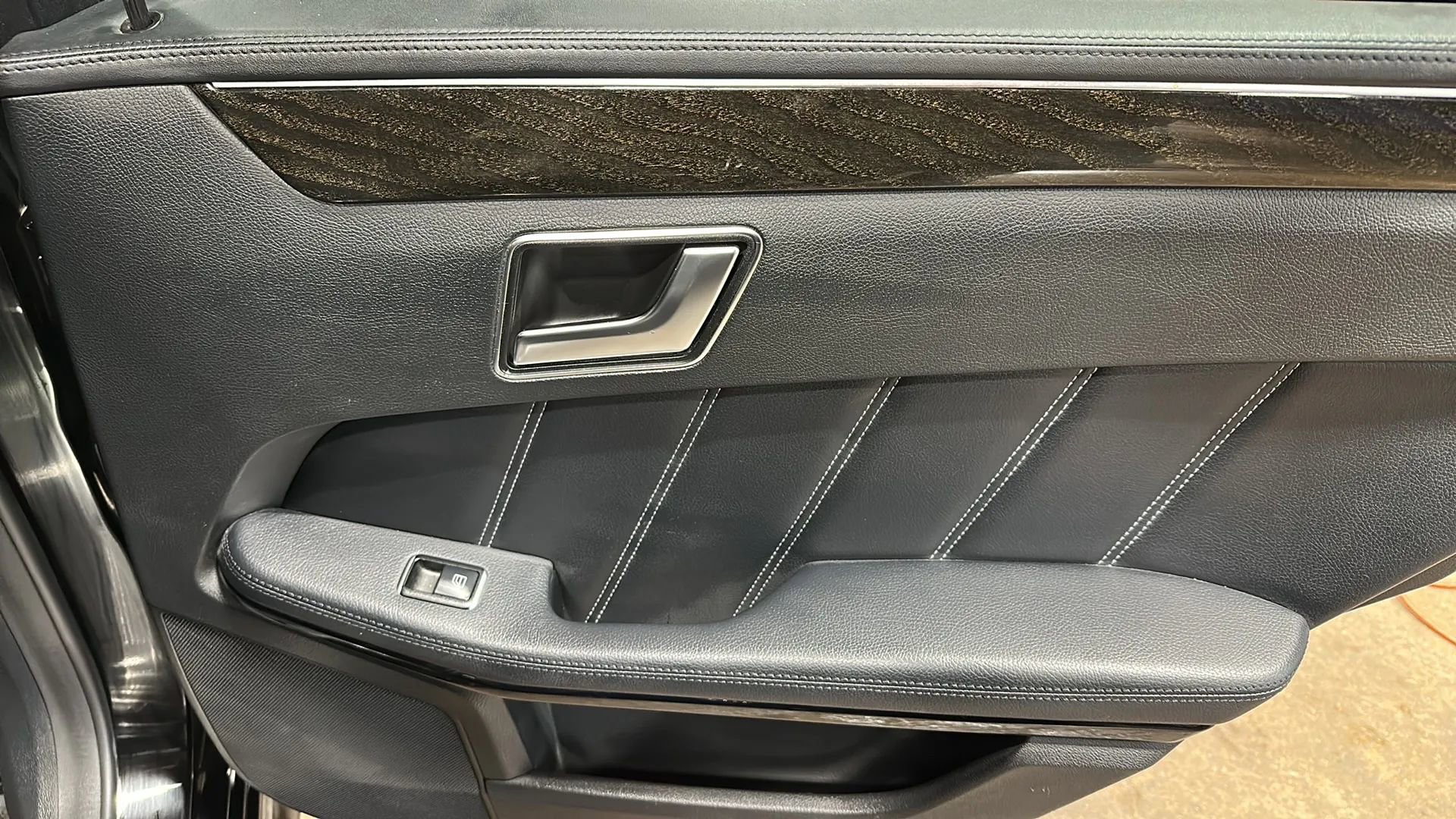 Used 2016 Mercedes-Benz E 400 4MATIC Sedan image 16