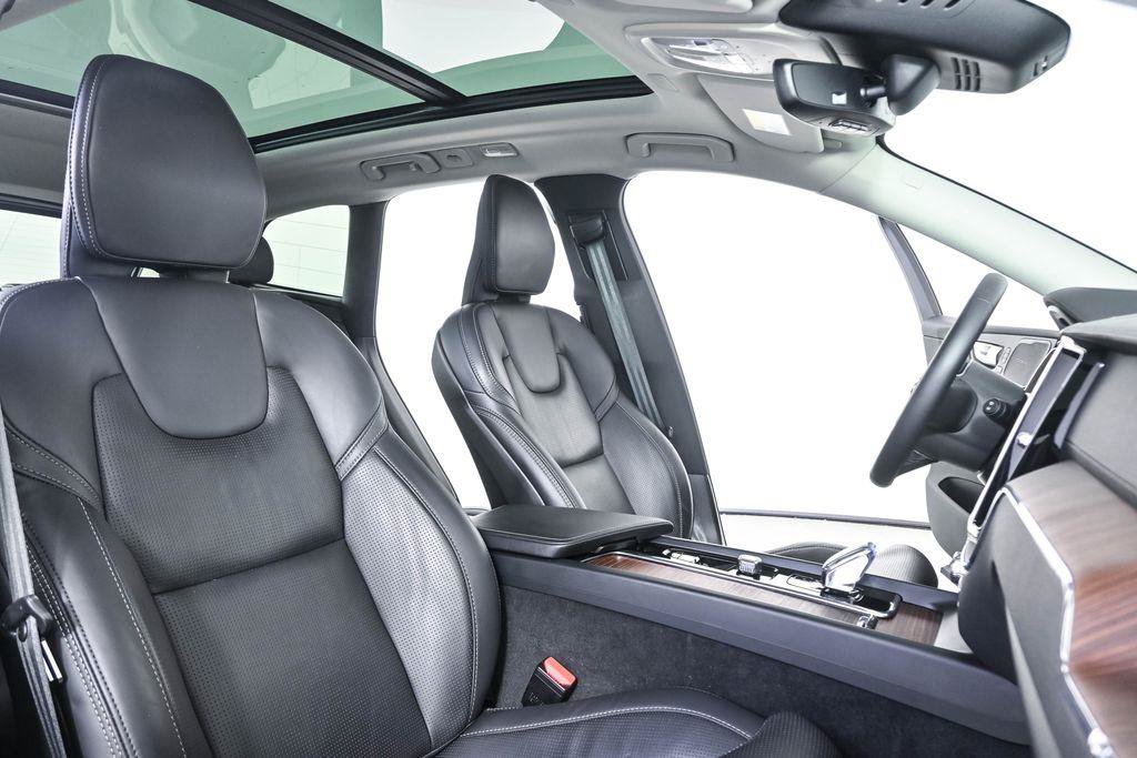 Used 2024 Volvo XC60 B5 Ultimate w/ Protection Package Premier AWD/4WD image 26