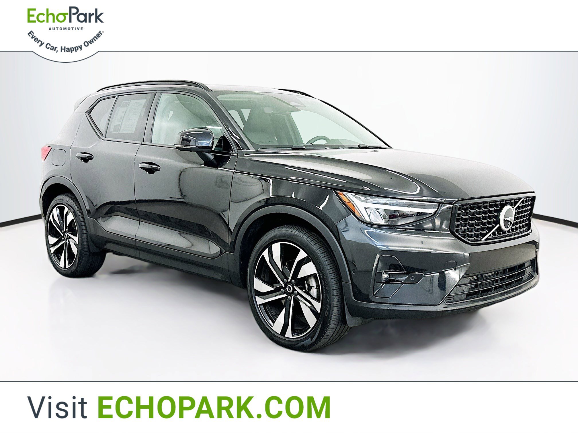 Used 2025 Volvo XC40 B5 Plus video 1