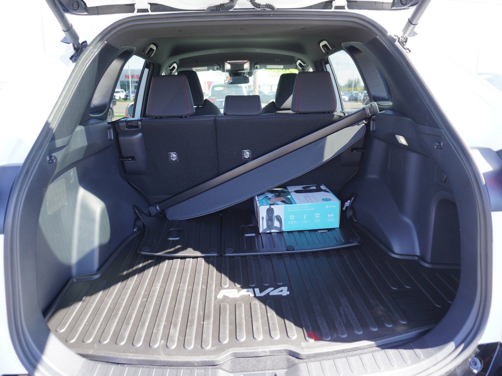 Used 2025 Toyota RAV4 SE image 12