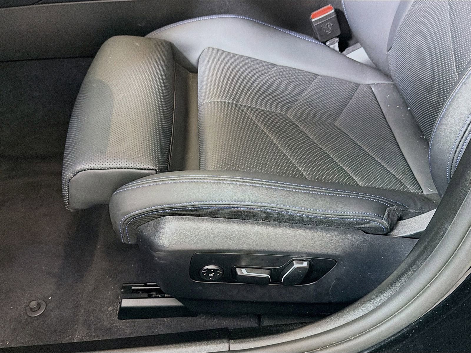 Used 2024 BMW i5 M60 w/ Premium Package image 23