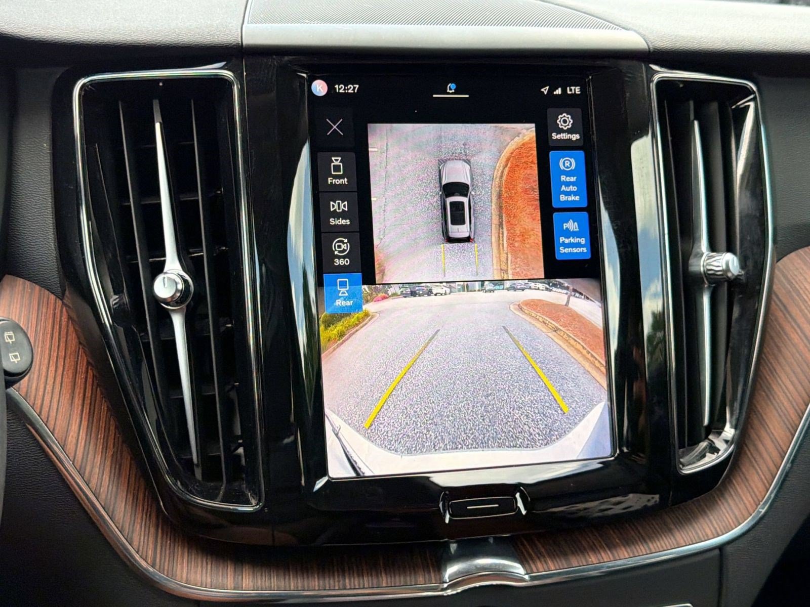 Certified 2024 Volvo XC60 B5 Plus AWD/4WD image 19