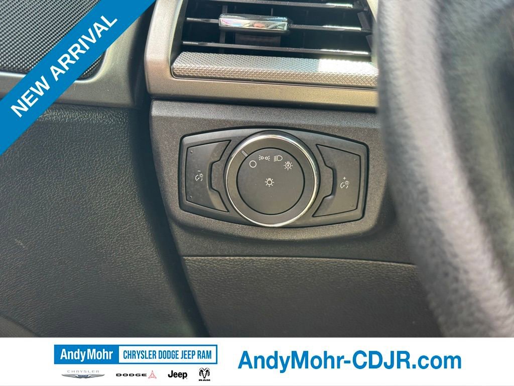 Used 2017 Ford Fusion SE w/ Fusion SE Technology Package FWD image 17