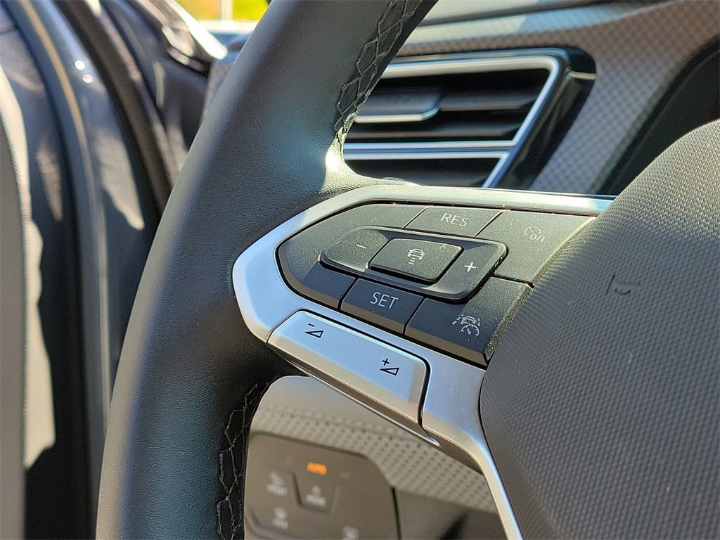 Certified 2025 Volkswagen Atlas Peak Edition SE image 31