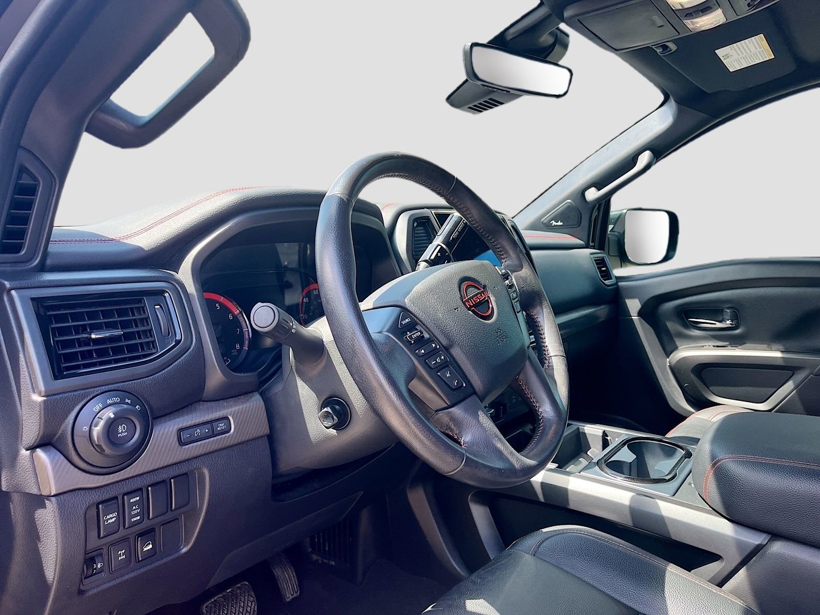 Used 2024 Nissan Titan PRO-4X w/ Pro-4x Convenience Package image 9