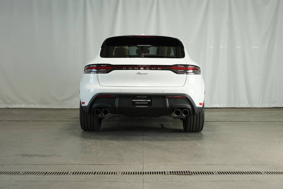 Certified 2025 Porsche Macan AWD/4WD image 6