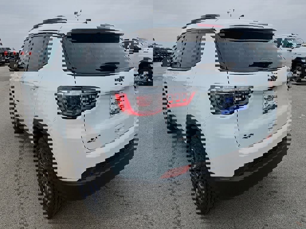 New 2026 Jeep Compass Latitude image 4