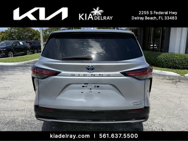 Used 2021 Toyota Sienna Limited FWD image 4