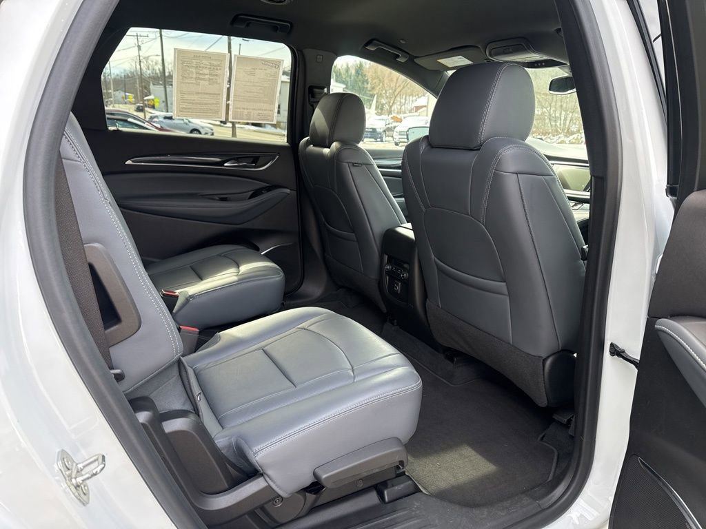Used 2023 Buick Enclave Essence image 28