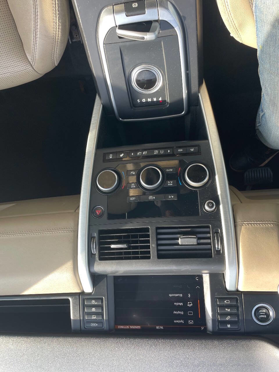 Used 2016 Land Rover Discovery Sport HSE image 13