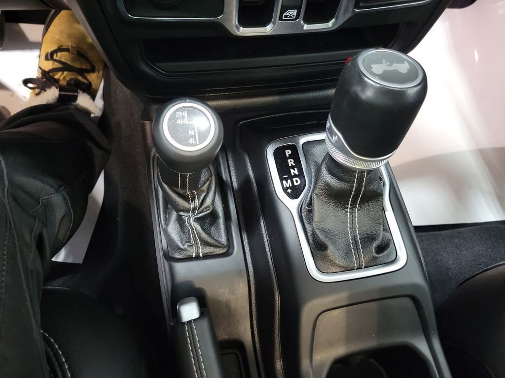 Used 2021 Jeep Wrangler Unlimited Sahara image 40