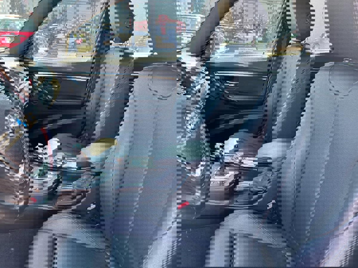 Used 2018 BMW 330i Sedan w/ Premium Package image 21