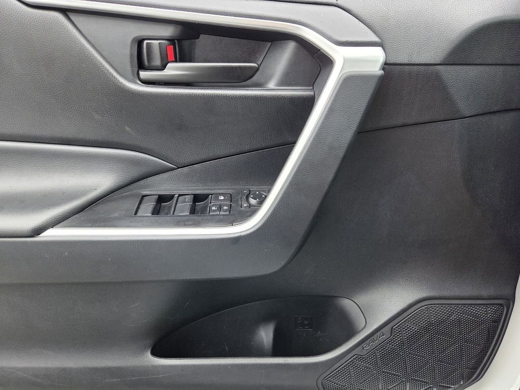 Used 2025 Toyota RAV4 LE image 23