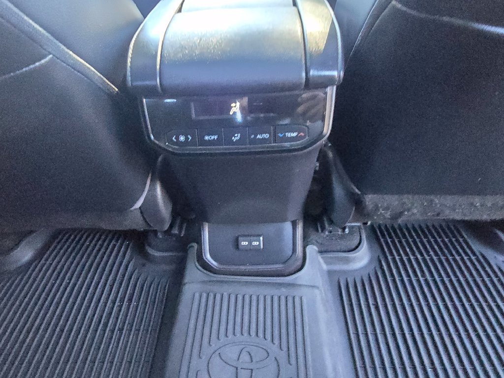 Certified 2022 Toyota Highlander XLE AWD/4WD image 14