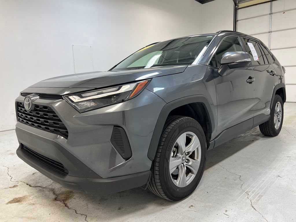 Used 2025 Toyota RAV4 LE AWD/4WD image 12