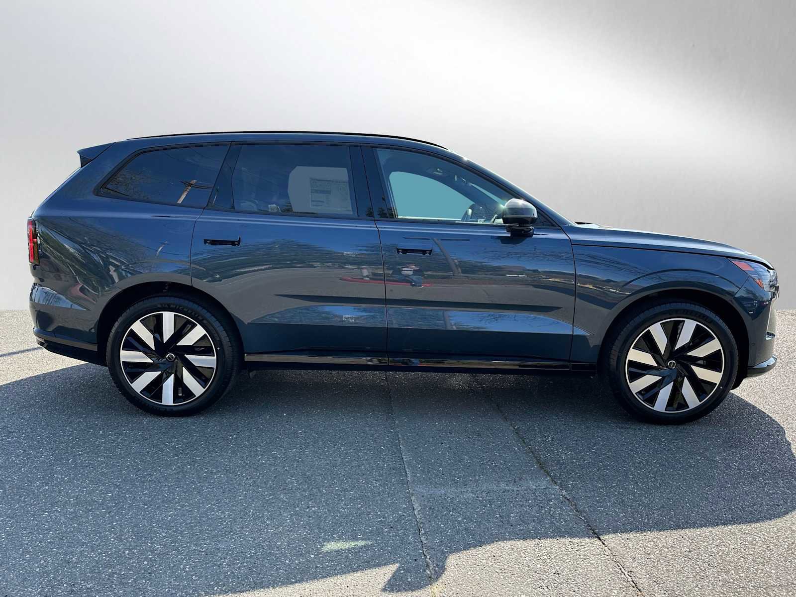 New 2025 Volvo EX90 Ultra image 8