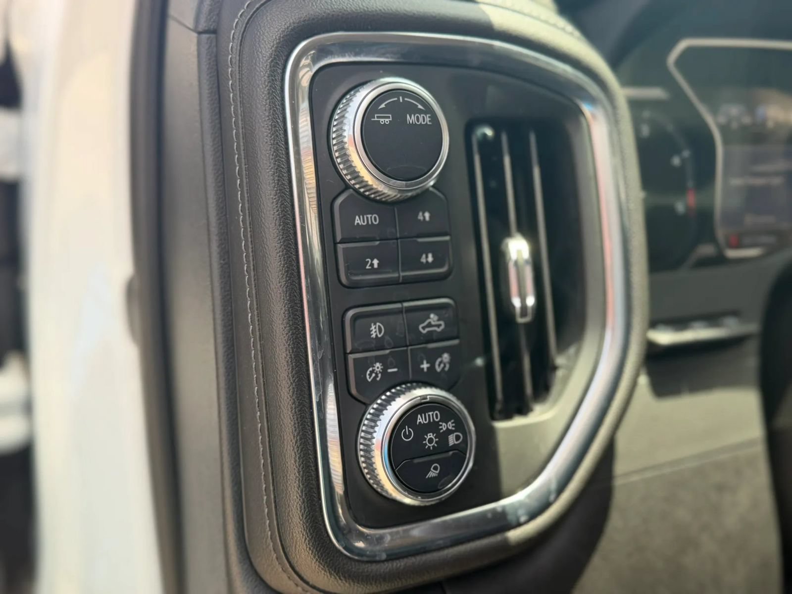 Used 2020 GMC Sierra 2500 Denali w/ Denali Ultimate Package AWD/4WD image 39