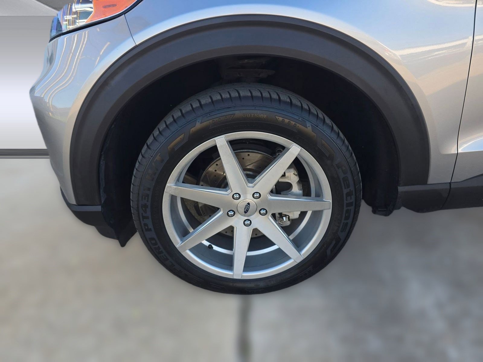 Used 2020 Ford Explorer XLT w/ Equipment Group 202A image 10