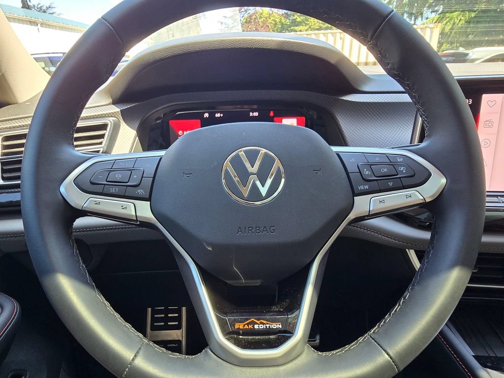 Used 2025 Volkswagen Atlas Peak Edition SE AWD/4WD image 16