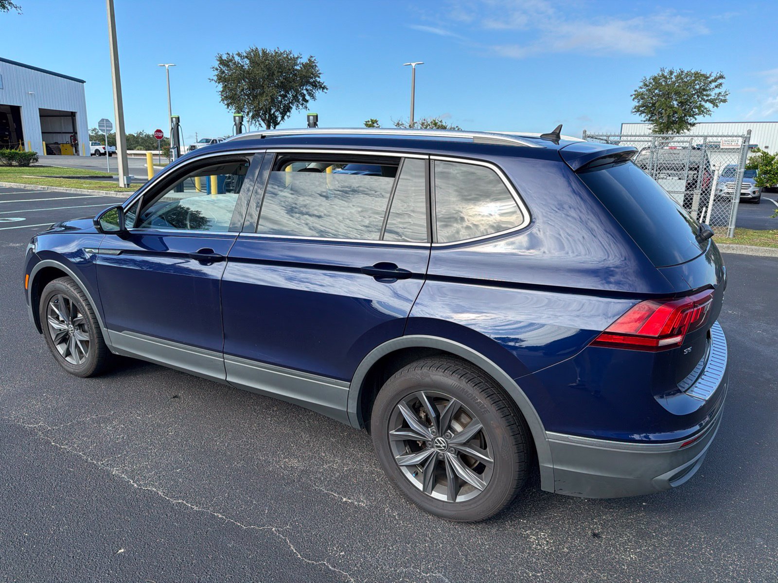 Used 2023 Volkswagen Tiguan SE FWD image 8