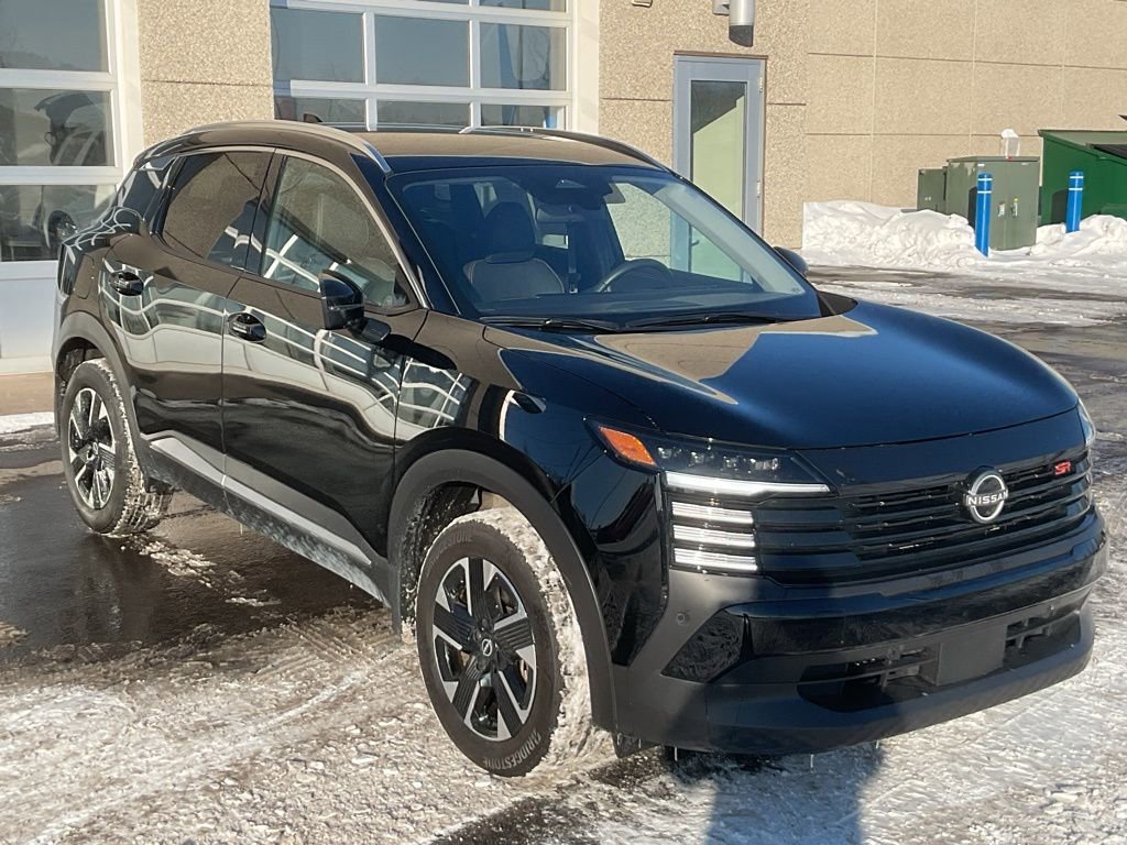 Used 2025 Nissan Kicks SR image 3