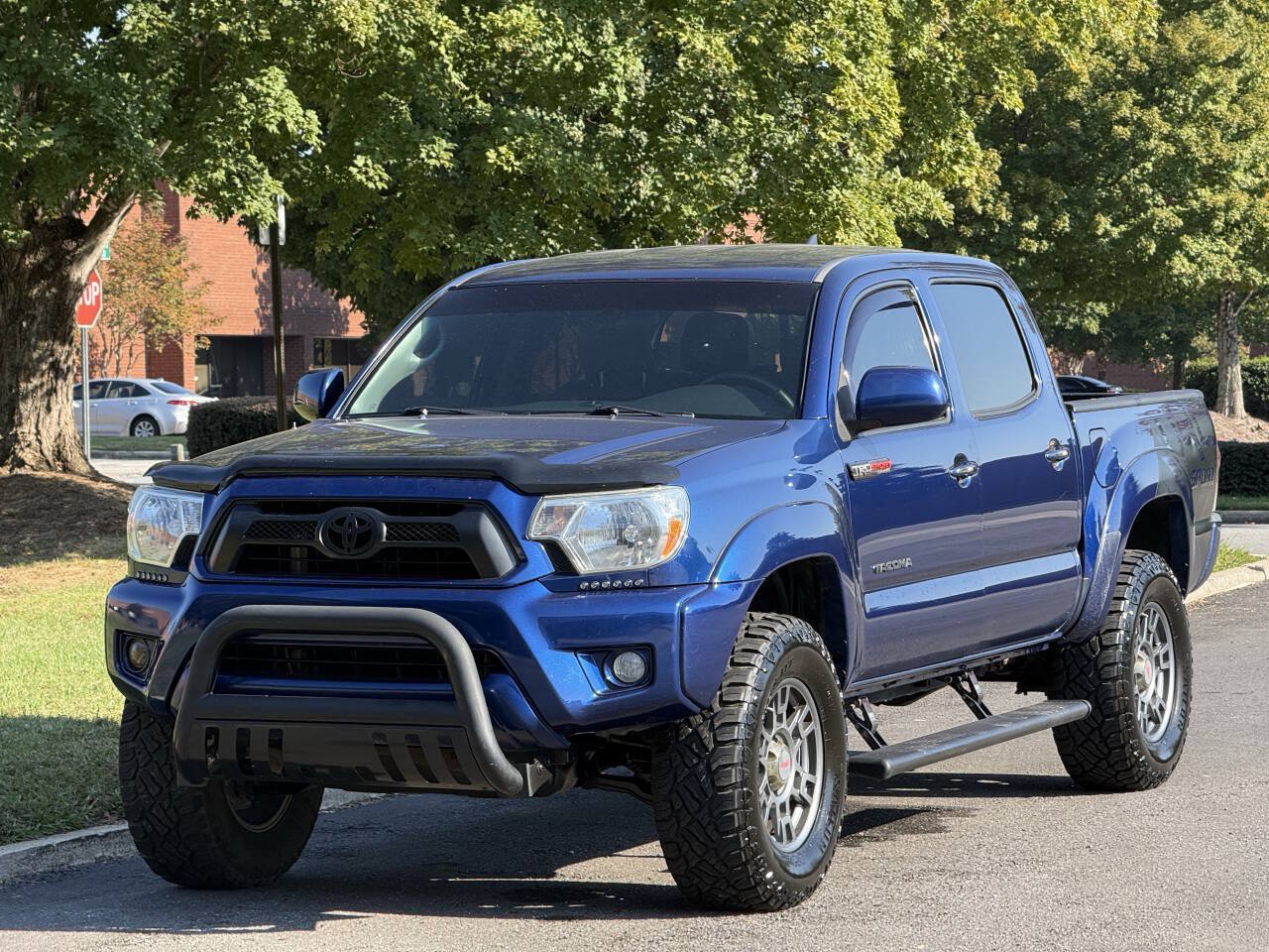 Used 2015 Toyota Tacoma 4x4 Double Cab w/ TRD Off-Road Package image 2