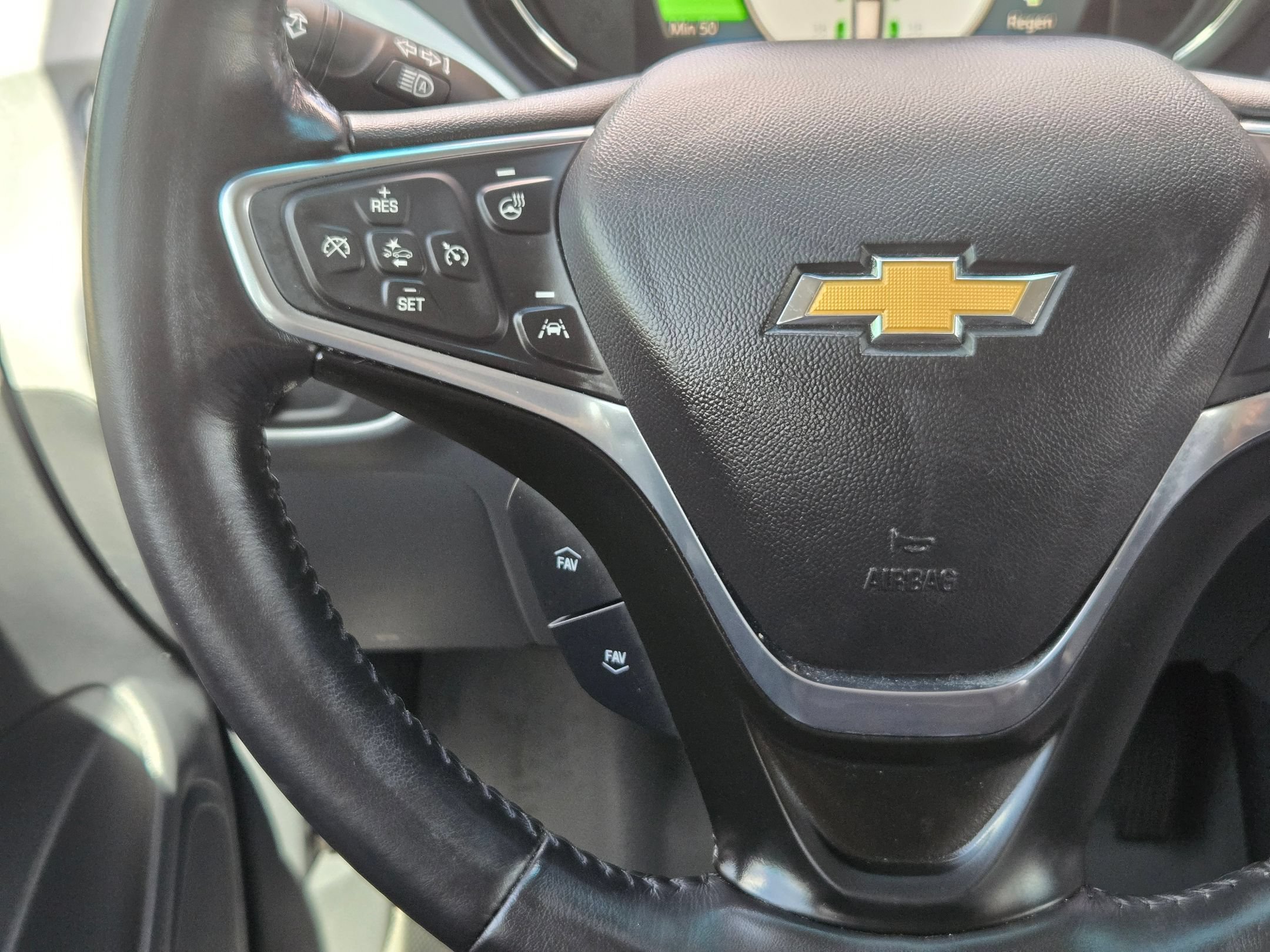 Used 2019 Chevrolet Bolt Premier w/ Infotainment Package FWD image 22