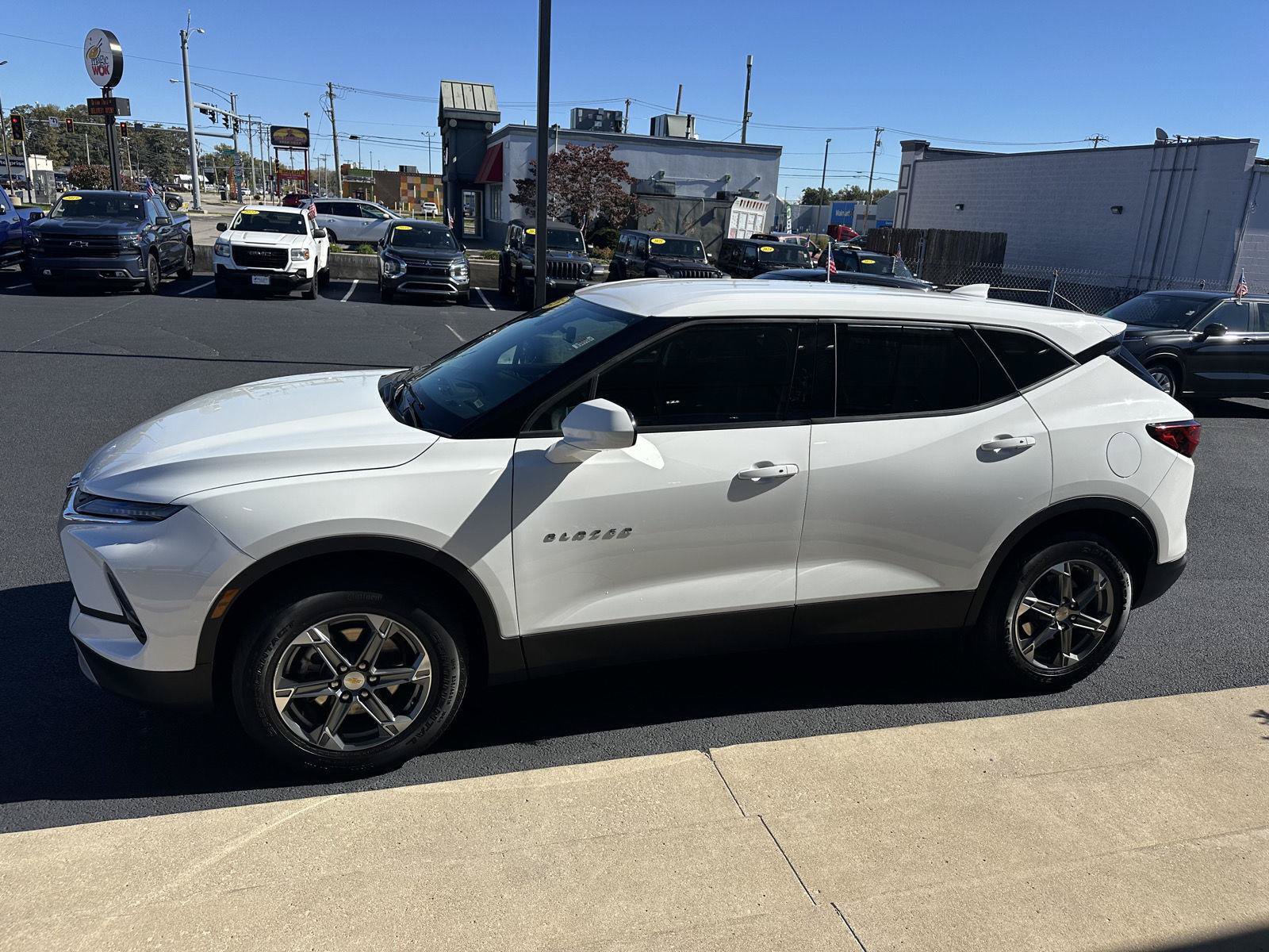 Used 2025 Chevrolet Blazer LT FWD image 7