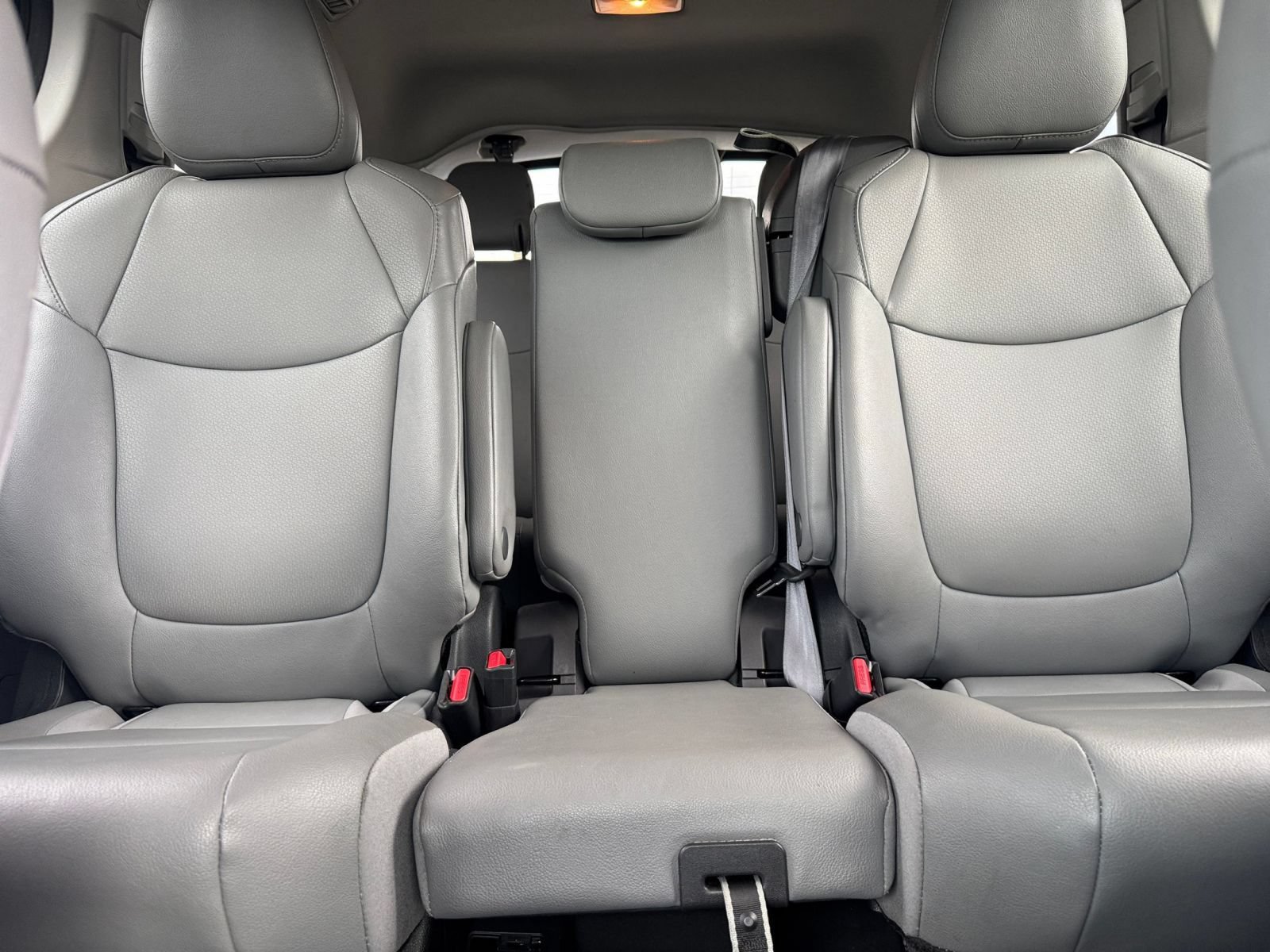 Used 2024 Toyota Sienna XLE FWD image 40