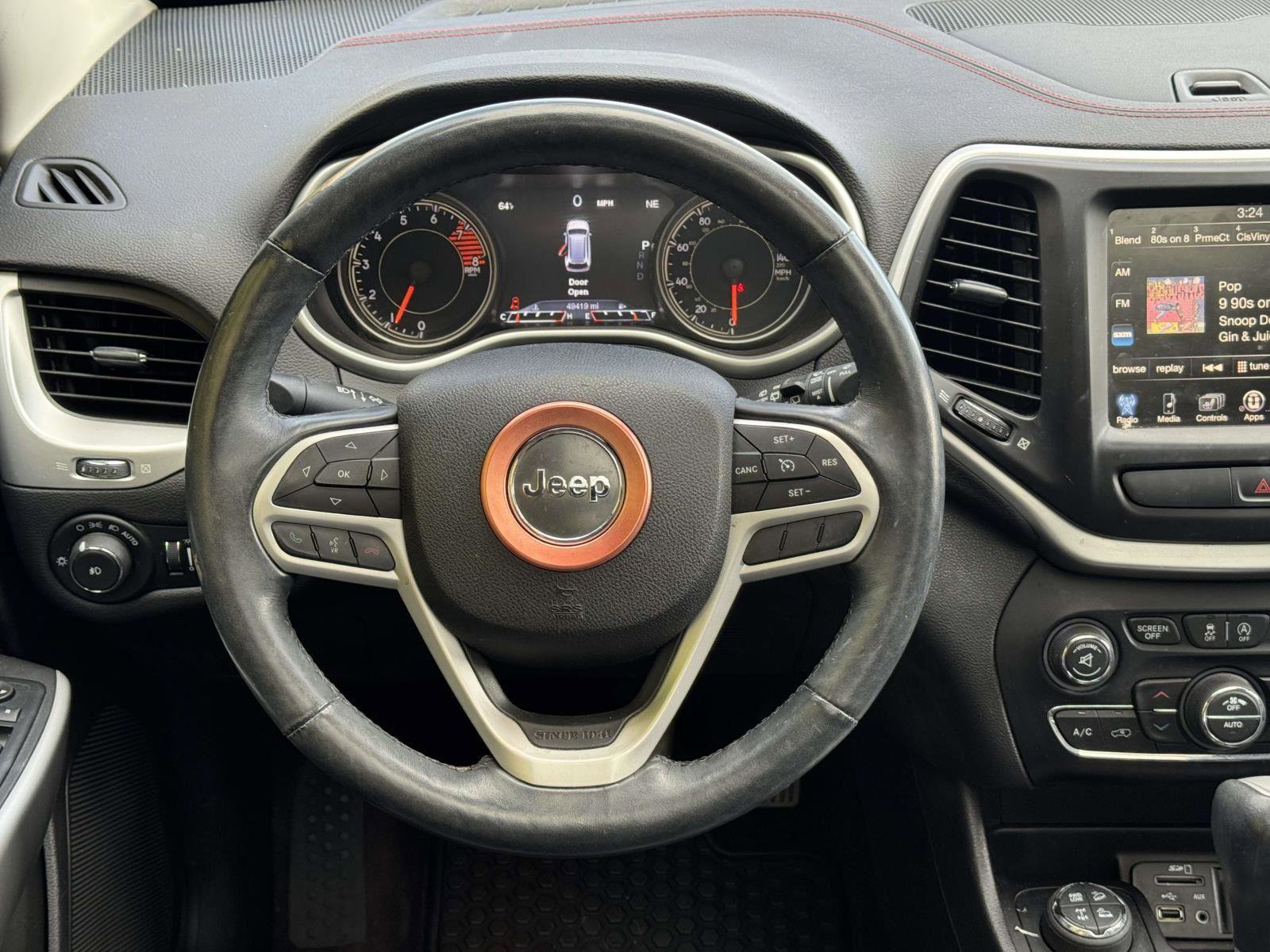 Used 2017 Jeep Cherokee Trailhawk image 14