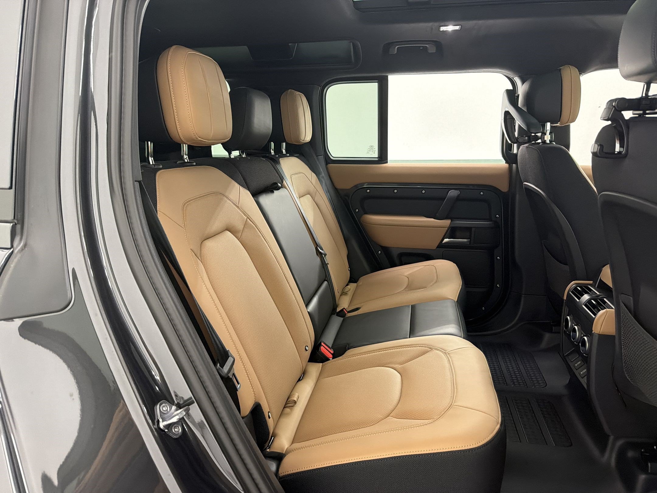 New 2026 Land Rover Defender 110 X AWD/4WD image 32