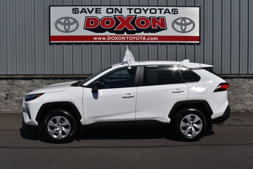 Certified 2025 Toyota RAV4 LE AWD/4WD image 4